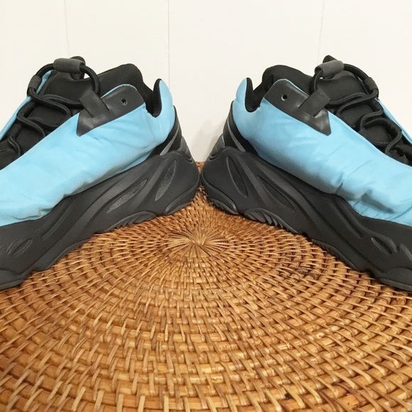 Yeezy Boost 700 MNVN Bright Blue GZ3079 - Size 7.5M Shoes - Picture 5 of 11